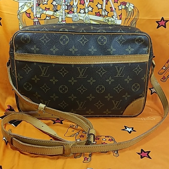 Louis Vuitton Handbags - Authentic Louis Vuitton Monogram Crossbody Bag
